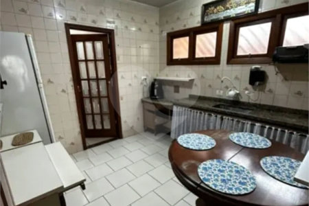 Sobrado à venda com 3 quartos, sendo 1 suíte, em Jardim Ester, São Paulo, SP