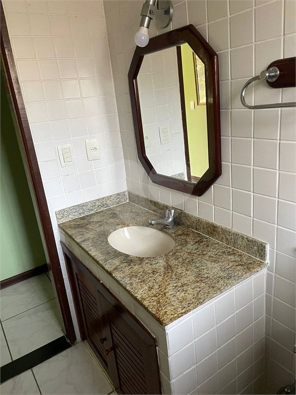 Casa em condomínio à venda com 2 quartos, sendo 1 suíte,  em Portal da Ferradura, Armação dos Búzios, RJ