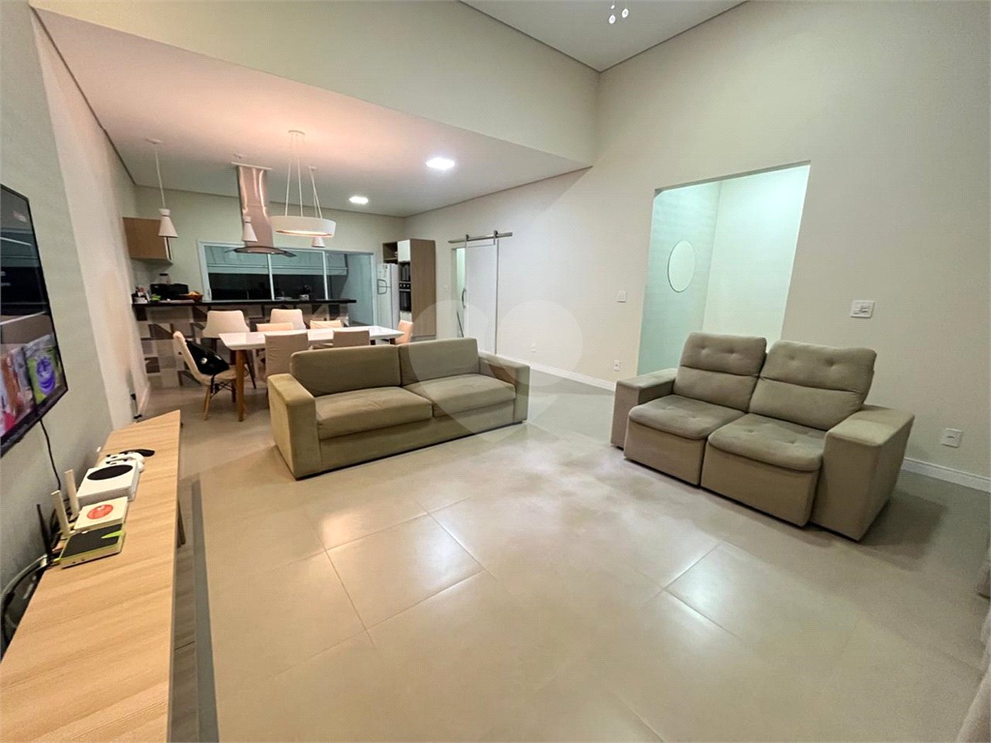 Casa à venda com 3 quartos, sendo 1 suíte, no condomínio Residencial Golden Ville, Itapetininga - SP