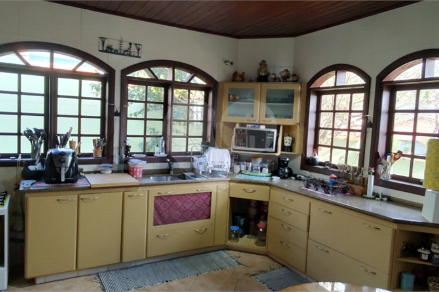 Casa à venda com 3 quartos, sendo 1 suíte, no Centro, Extrema, MG