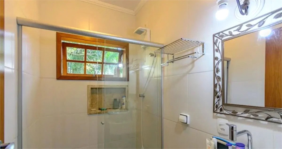 Casa à venda com 4 quartos, sendo 2 suítes, em Granja Viana, Cotia, SP