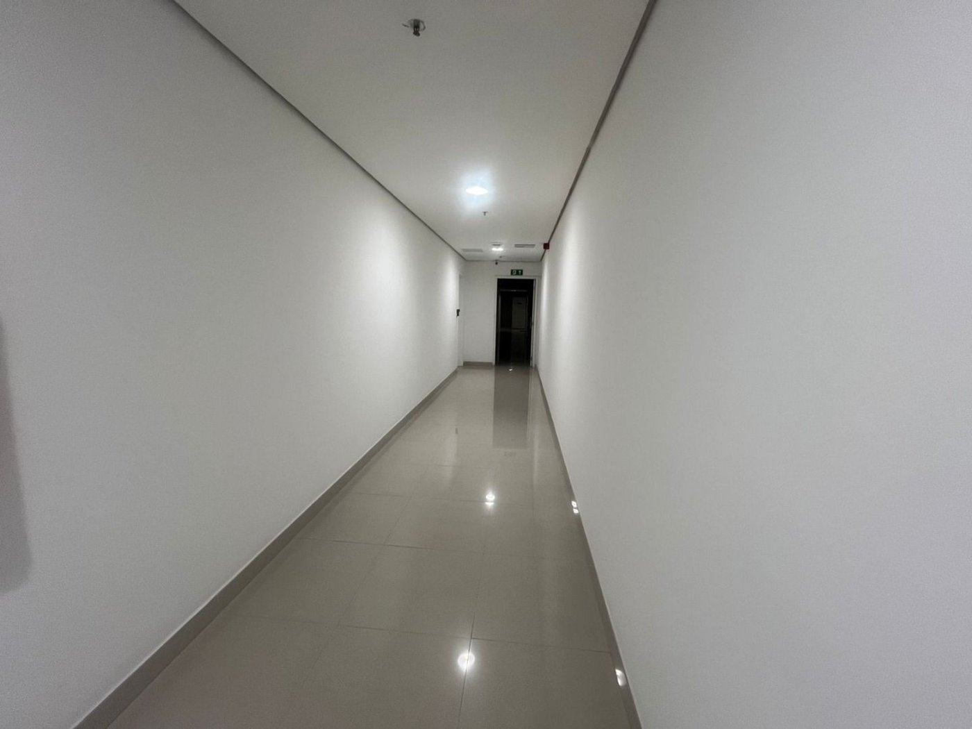 Sala Comercial para Locação Anual no Helbor Offices Santos | Moderna, Mobiliada e Pronta para Uso