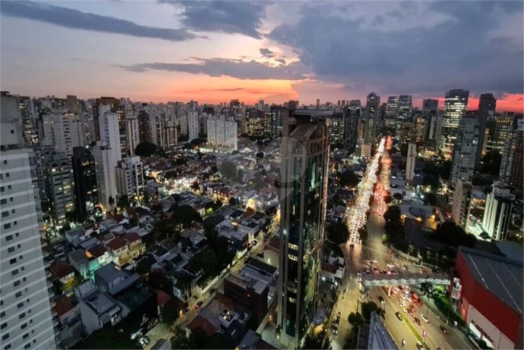 Apartamento à venda com 3 suítes em Vila Nova Conceição, São Paulo, SP