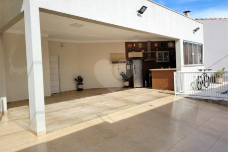 Casa térrea para venda em Araraquara/SP.