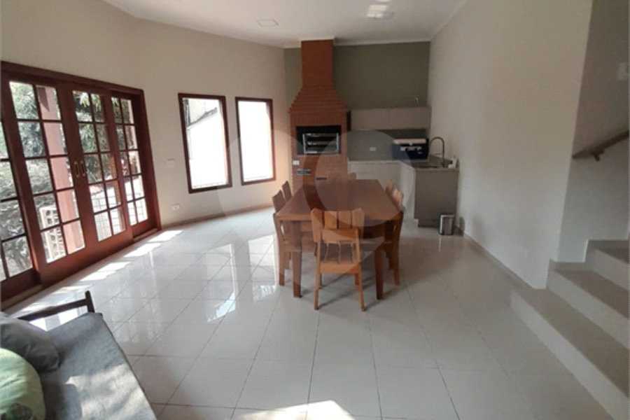 3 AMPLAS SUITES MAIS ECRITORIO MUITO VERDE E AMPLO QUINTAL