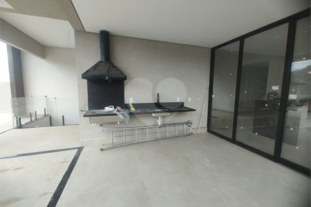 Casa exclusiva em Atibaia de alto padrão com 3 suítes, piscina, espaço gourmet, condomínio fechado, aceita financiamento