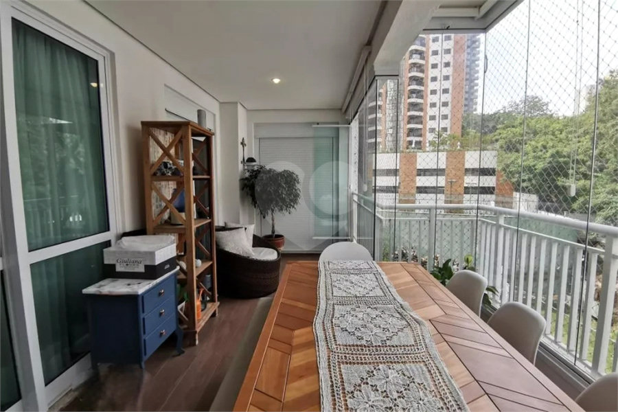 Apartamento à venda com 3 quartos, sendo 1 suíte, em Morumbi, São Paulo, SP
