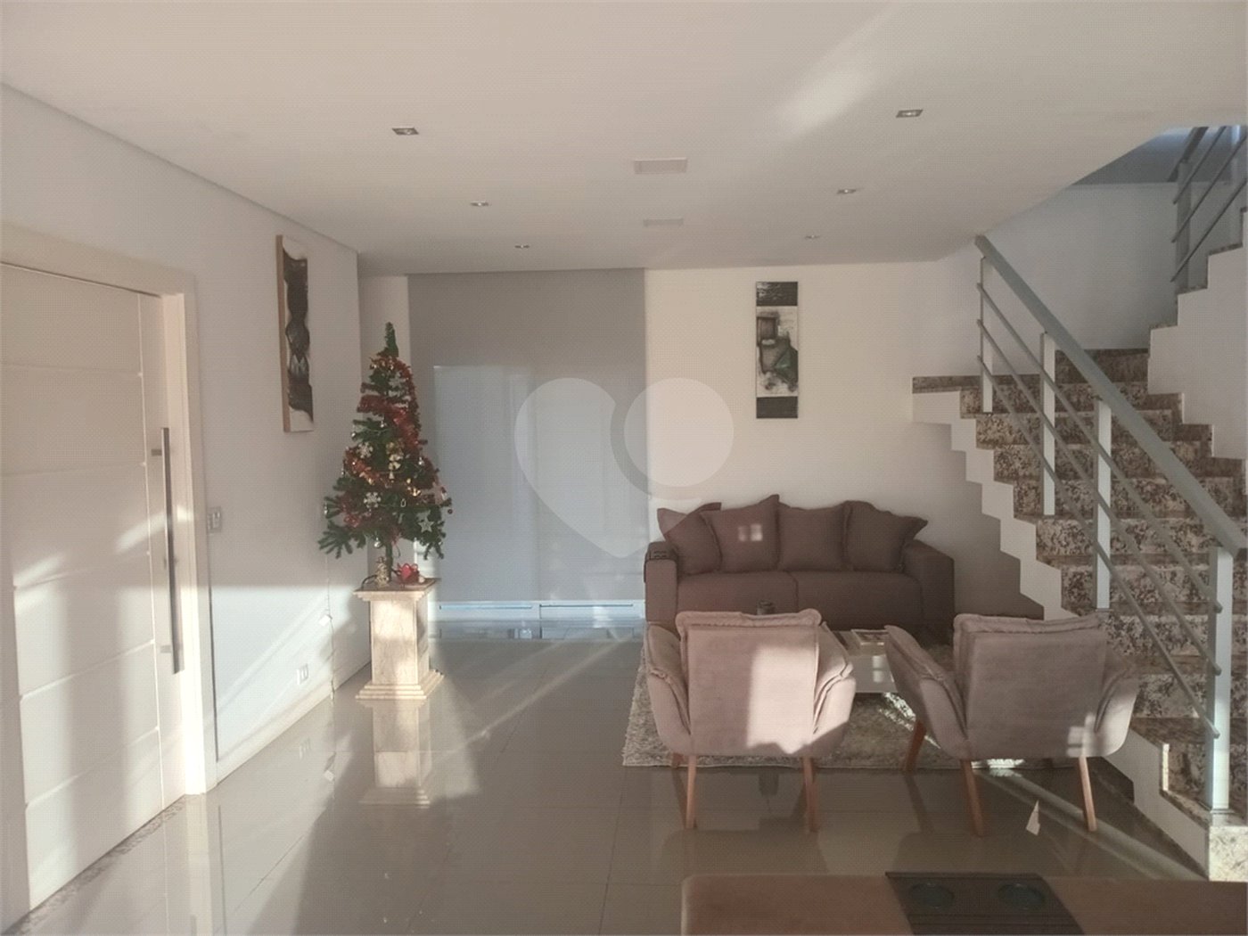 Casa à venda com 4 quartos, sendo 3 suítes, no condomínio Arco Iris, Atibaia - SP