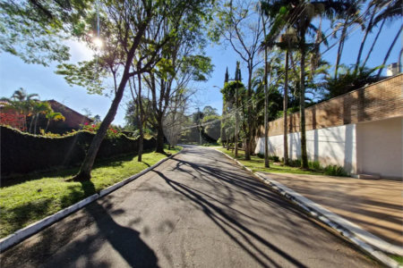 Casa à venda com 4 suítes no condomínio Villa Viana II, Cotia - SP