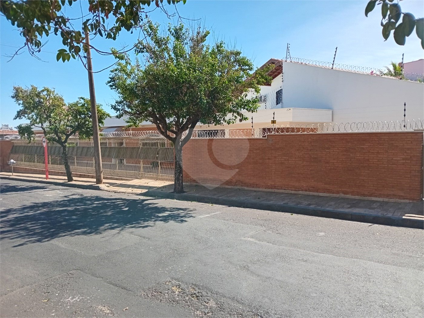 Casa à venda com 3 quartos, sendo 1 suíte, em Vila José Bonifácio, Araraquara, SP