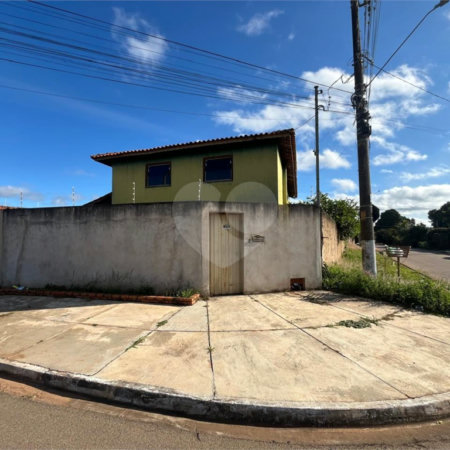 Sobrado à venda com 4 quartos, sendo 1 suíte, em Estância Conceição, Itapetininga, SP