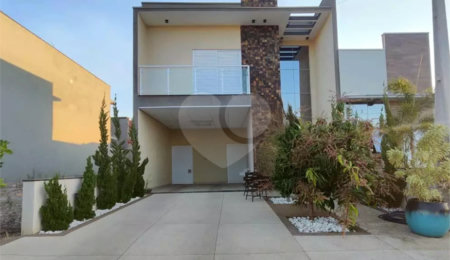 Casa à venda com 2 suítes no condomínio Parque Imperial, Salto - SP