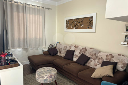Casa à venda com 3 quartos, sendo 1 suíte, no condomínio Vila Nova Horizonte, Suzano - SP