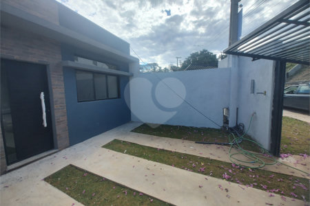 Casa à venda com 2 quartos, sendo 1 suíte, em Jardim Santo Antônio, Atibaia, SP
