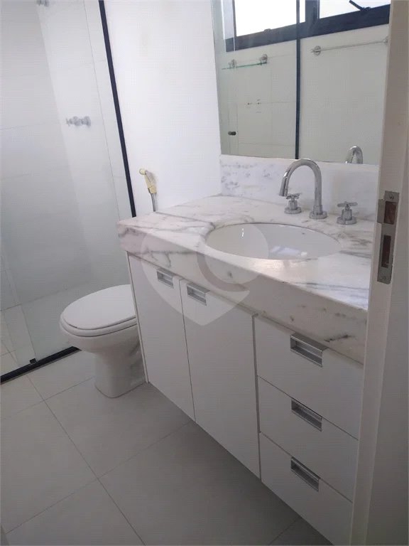 Casa à venda ou para alugar com 3 suítes no condomínio Quinta das Oliveiras, Valinhos - SP