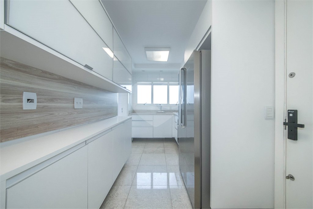 Apartamento à venda com 3 quartos, sendo 2 suítes, em Vila Mariana, São Paulo, SP