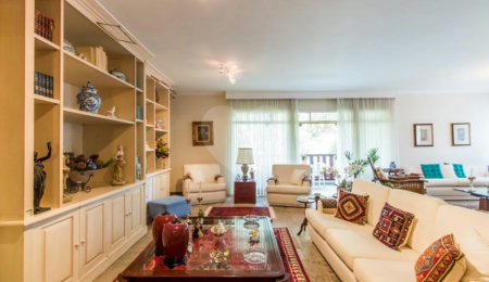 Casa à venda com 5 quartos, sendo 3 suítes, em Alto da Boa Vista, São Paulo, SP