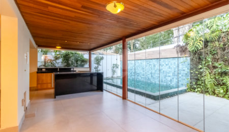 Casa à venda com 4 quartos, sendo 3 suítes,  no condomínio Village Place, São Paulo - SP