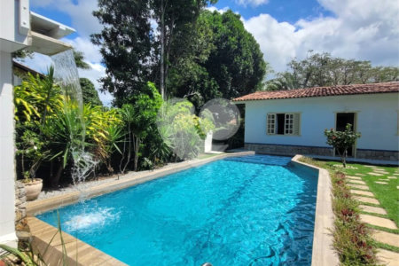 Casa à venda com 4 quartos, sendo 2 suítes, no Centro, Santa Cruz Cabrália, BA