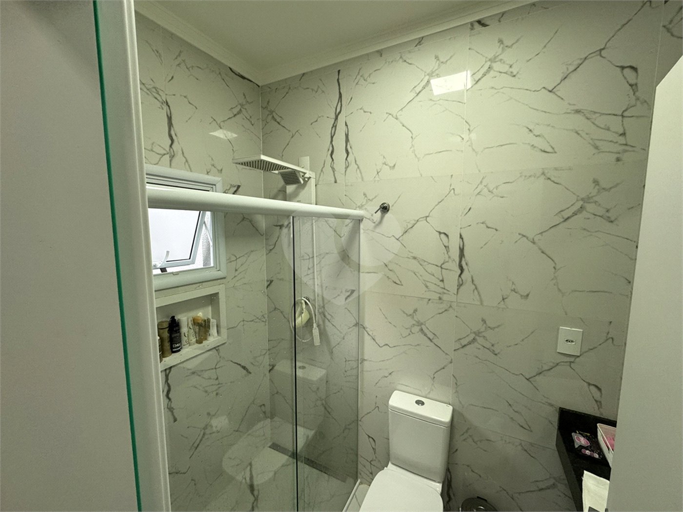 Casa à venda com 3 quartos, sendo 1 suíte, no condomínio Jardim Guarujá, Salto - SP