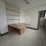 SALA COMERCIAL DE 90 M² COM 12 BAIAS, SALA DE REUNIÃO, AR-CONDICIONADO CENTRAL E 2 VAGAS!