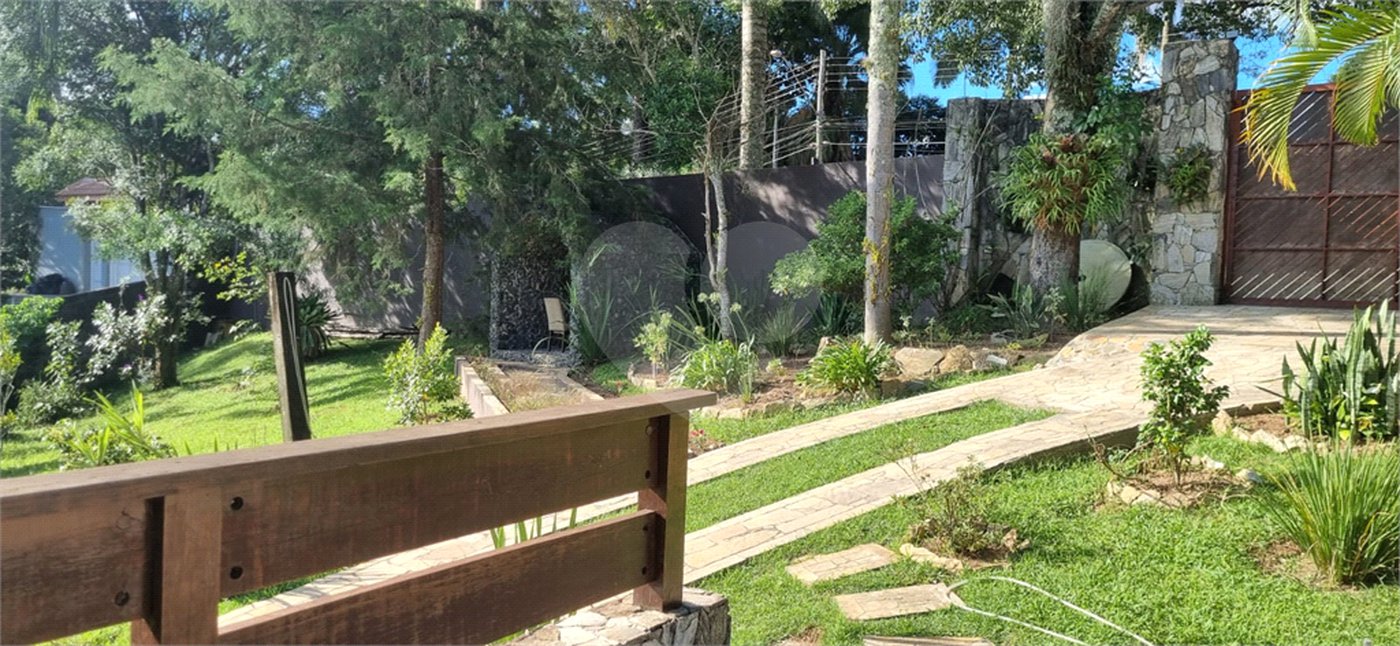 Casa à venda com 7 quartos, sendo 4 suítes, no condomínio Residencial Ypeville, Mairiporã - SP