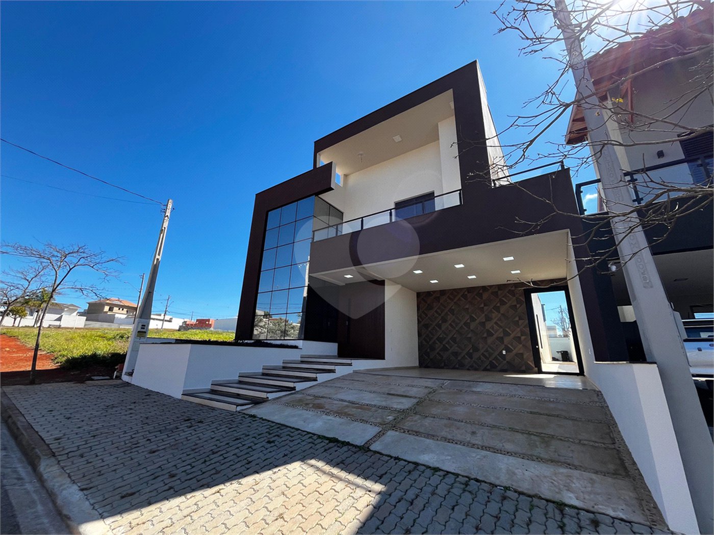 Casa à venda com 5 quartos, sendo 4 suítes, no condomínio Golden Ville, Itapetininga - SP