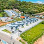 Casa térrea à venda com 3 quartos, sendo 1 suíte, no condomínio Flores da Usina, Atibaia - SP