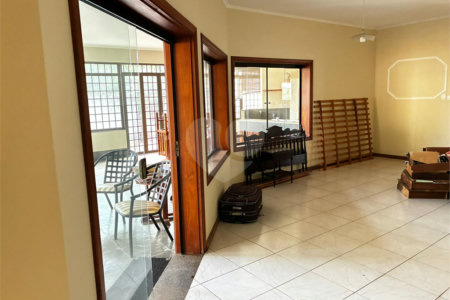 Sobrado para alugar com 4 quartos, sendo 2 suítes,  no Centro, Três Lagoas, MS