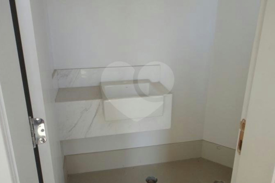 Casa à venda com 3 suítes no condomínio Villa Castanheira, São Paulo - SP