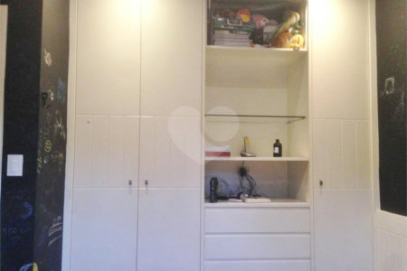 Sobrado à venda com 4 quartos, sendo 1 suíte, em Jardim Novo Mundo, São Paulo, SP