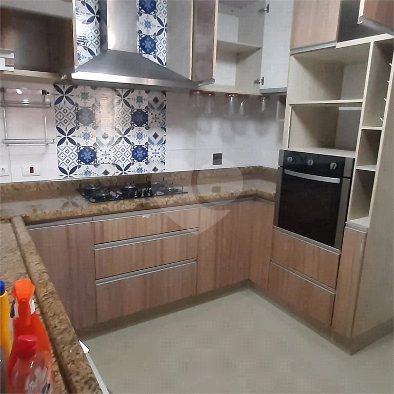 Casa à venda com 5 quartos, sendo 1 suíte, no condomínio Parque Suiça, Caieiras - SP