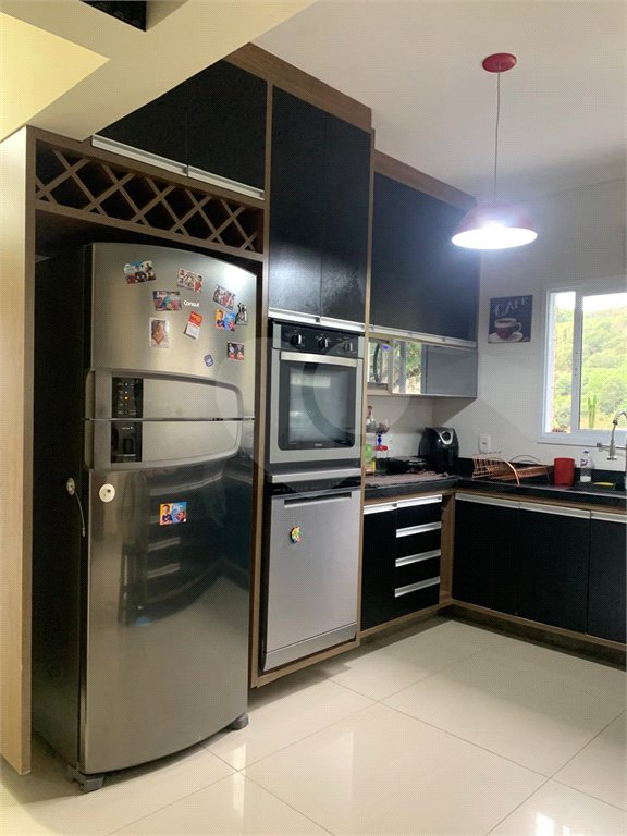 Casa à venda com 3 quartos, sendo 1 suíte, no condomínio Residencial Ponderosa, São Roque - SP