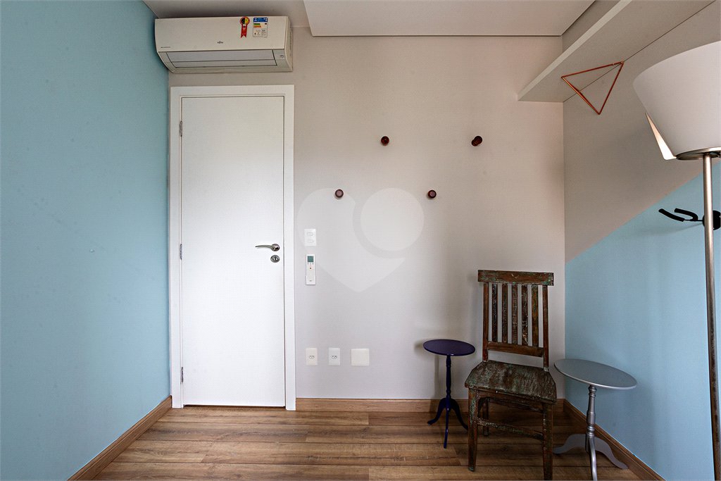Apartamento à venda com 3 quartos, sendo 1 suíte,  em Jardim das Acácias, São Paulo, SP