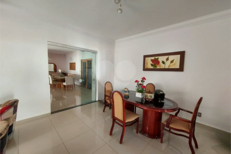 Casa à venda com 4 quartos, sendo 2 suítes, no condomínio Nascente do Jaraguá, Araraquara - SP