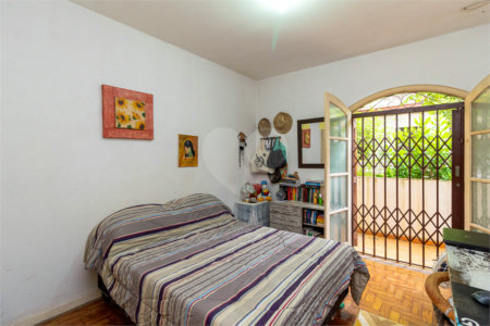 Casa Térrea à venda com 4 quartos, sendo 1 suíte, em Parque Jabaquara, São Paulo, SP
