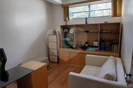 Sobrado à venda com 4 quartos, sendo 2 suítes, em Jardim Leonor, São Paulo, SP