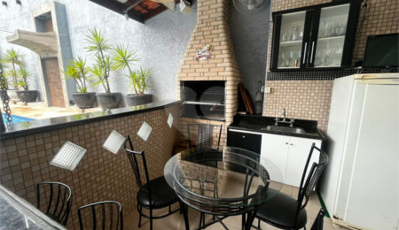 Casa à venda com 6 quartos, sendo 3 suítes,  no Centro, Itapetininga, SP