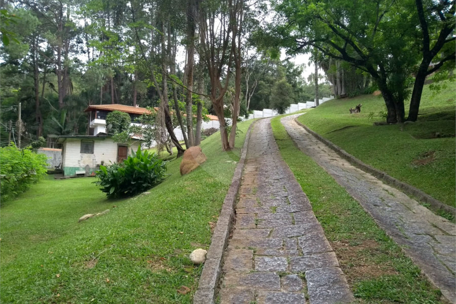 Casa à venda com 3 quartos, sendo 1 suíte, no condomínio Cinco Lagos, Mairiporã - SP