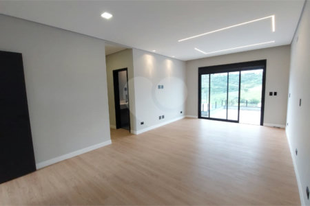 Casa à venda com 5 suítes no condomínio Figueira Garden, Atibaia - SP