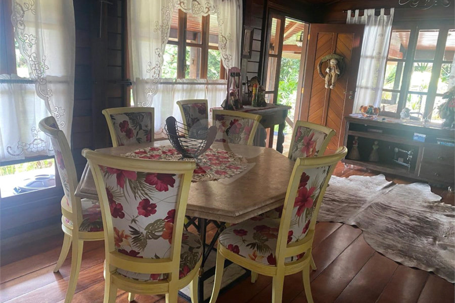 Casa à venda com 3 quartos, sendo 1 suíte, no condomínio Associação Reserva das Hortênsias, Mairiporã - SP