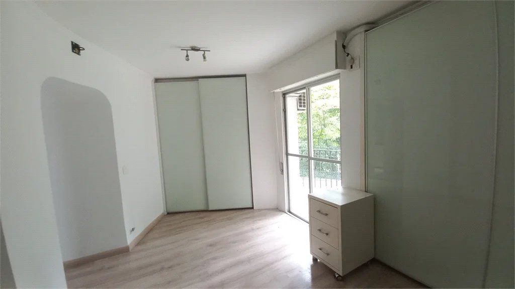 Apartamento à venda com 3 quartos, sendo 1 suíte, em Vila Andrade, São Paulo, SP