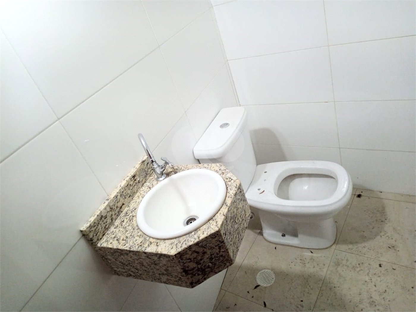 Casa à venda com 3 quartos, sendo 1 suíte, no condomínio Residencial Vila Primavera (zona Norte), São Paulo - SP