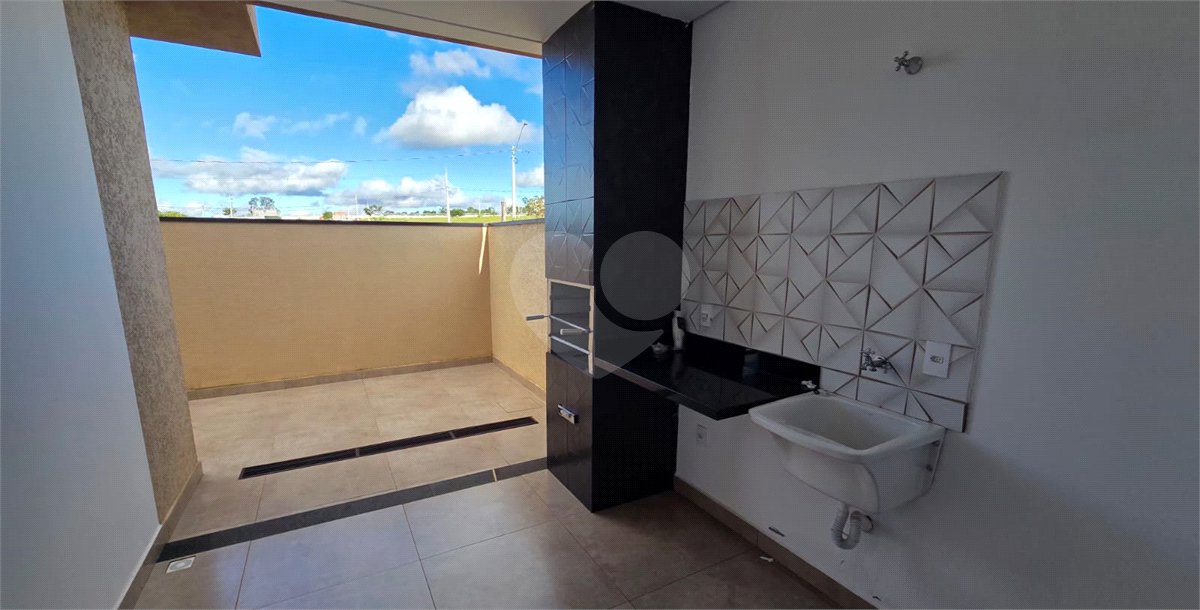 Casa à venda com 2 quartos, sendo 1 suíte, no condomínio Tivolli, Itapetininga - SP