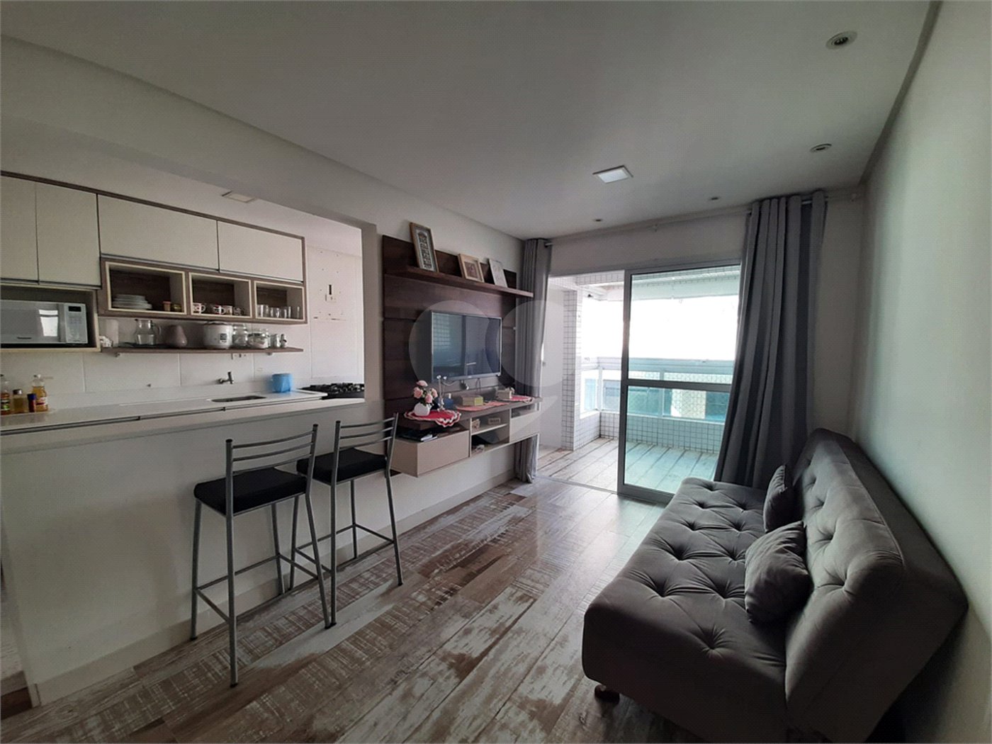 Apartamento à venda com 2 quartos, sendo 1 suíte,  no Centro, Mongaguá, SP