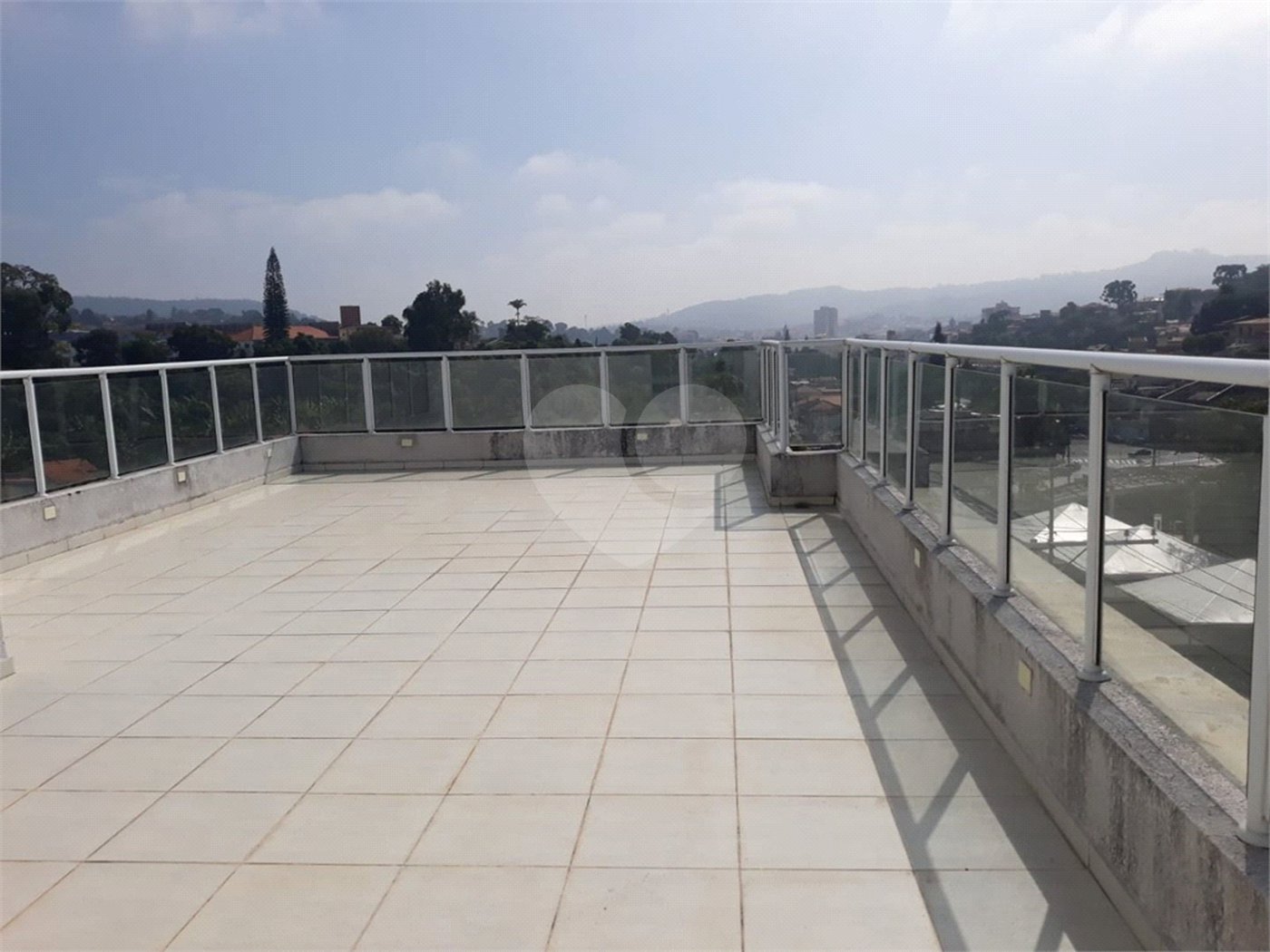 Apartamento à venda ou para alugar com 2 quartos, sendo 1 suíte,  em Vila Santa Isabel, São Roque, SP