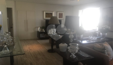 Apartamento à venda com 4 quartos, sendo 3 suítes,  em Moema, São Paulo, SP