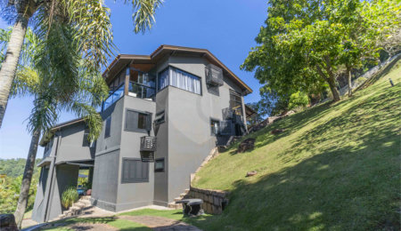 Casa à venda com 5 suítes no condomínio Vale da Santa Fé, Vinhedo - SP