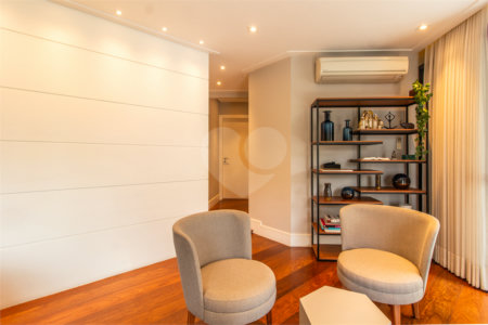 Apartamento à venda com 4 quartos, sendo 2 suítes,  em Vila Mariana, São Paulo, SP