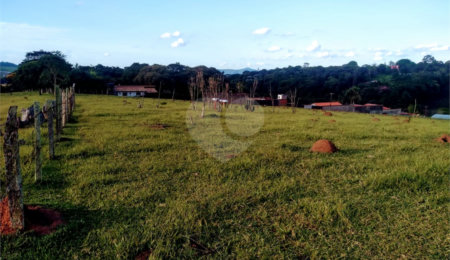 Sítio à venda com 1 quarto em Recanto Amapola, Bragança Paulista, SP